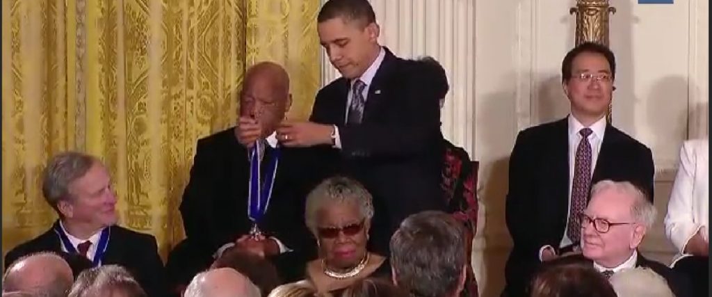 dr maya angelou receives presidential medal of freedom 2010 from president obama