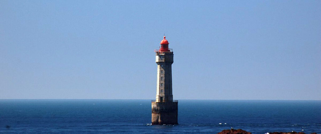 The lighthouse at Phares dans la Tempete, la Jument. Be a lighthouse, scanning your audience as a public speaker or trainer